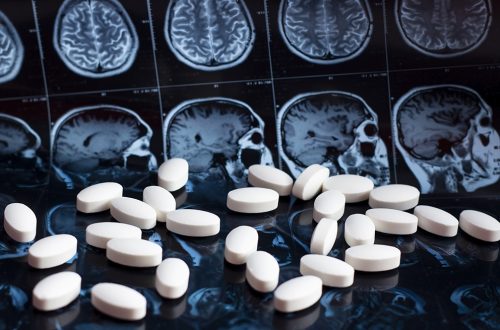 Current Alzheimer's Treatments: Managing Symptoms & Potential New Drugs