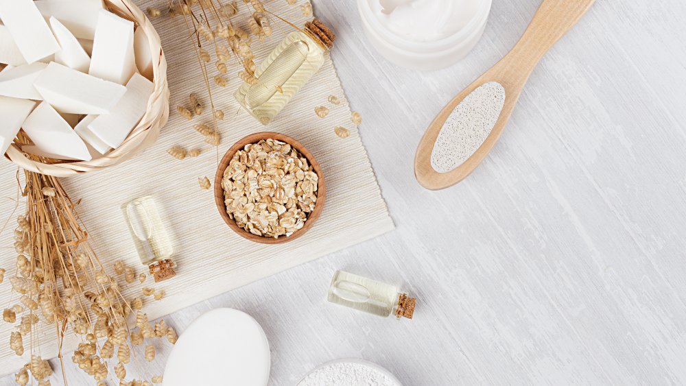 Soothing Itchy Skin: Oatmeal Baths, Calamine, Hydrocortisone